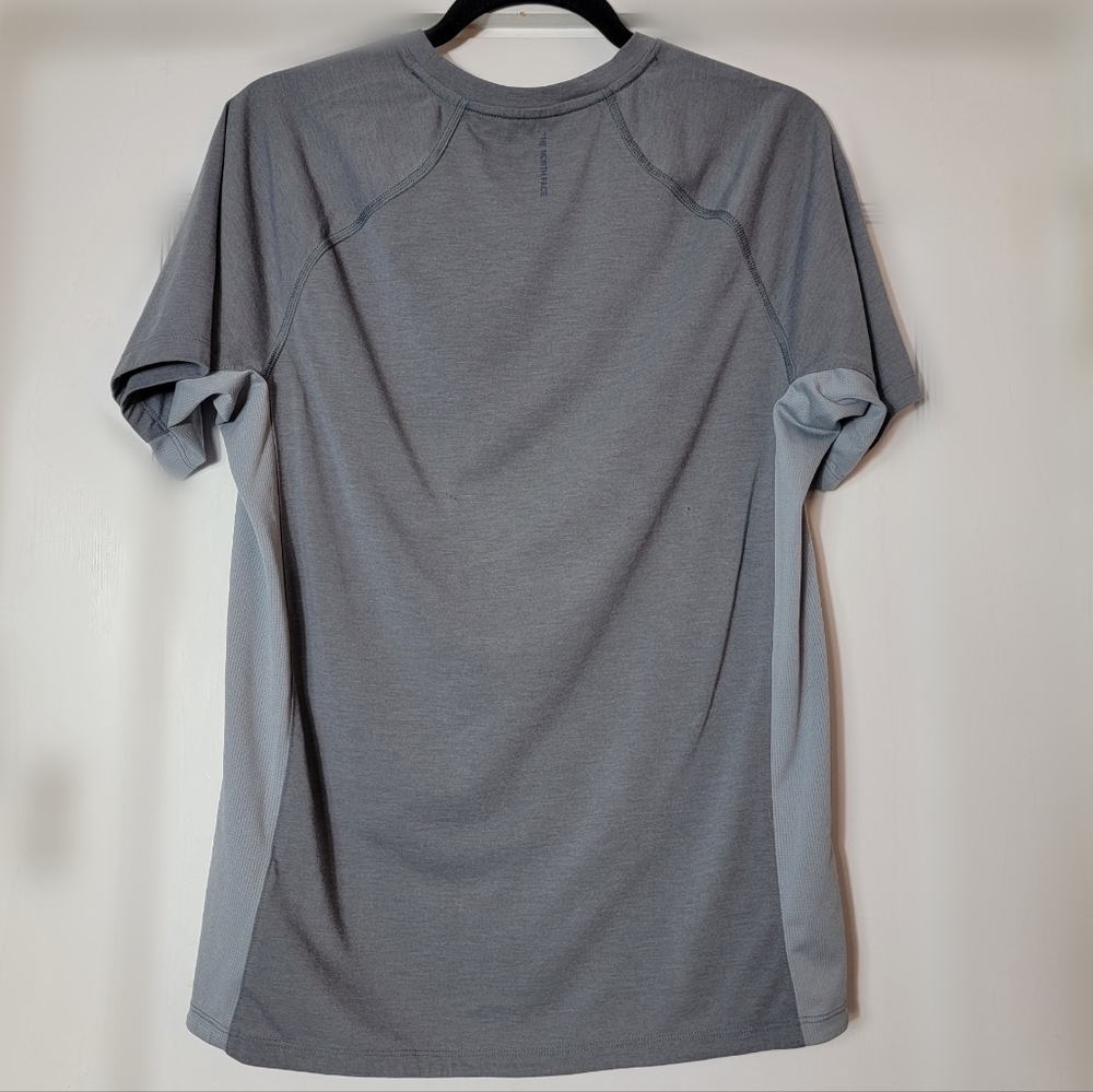 The North Face Men's T-Shirt, Size S - Picture 4 of 9